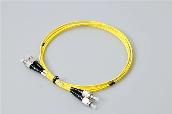 FC UPC Single Mode 9/125 Simplex Patch Cable Áo khoác PVC màu vàng 2.0mm