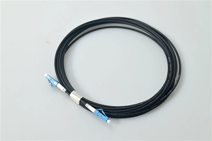 Cáp nối sợi đơn mode màu đen LC UPC Simplex dành cho kết nối SFF mật độ-cao